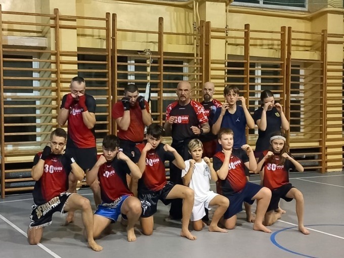 Egzamin na oficjalne stopnie kickboxingu w klubie 30 RUND USTKA TEAM Kickboxing