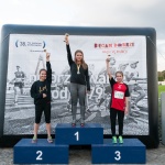 Kickbokserka na podium 38. PZU Maratonu Warszawskiego.